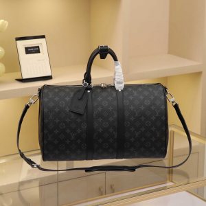 Black Floral Spacious capacity, versatile use. Durable and reliable. Stylish yet mature and steady. Features secure dual zippers and a padlock, making it ideal for business or leisure. Dimensions: 45 × 27 × 20 cm